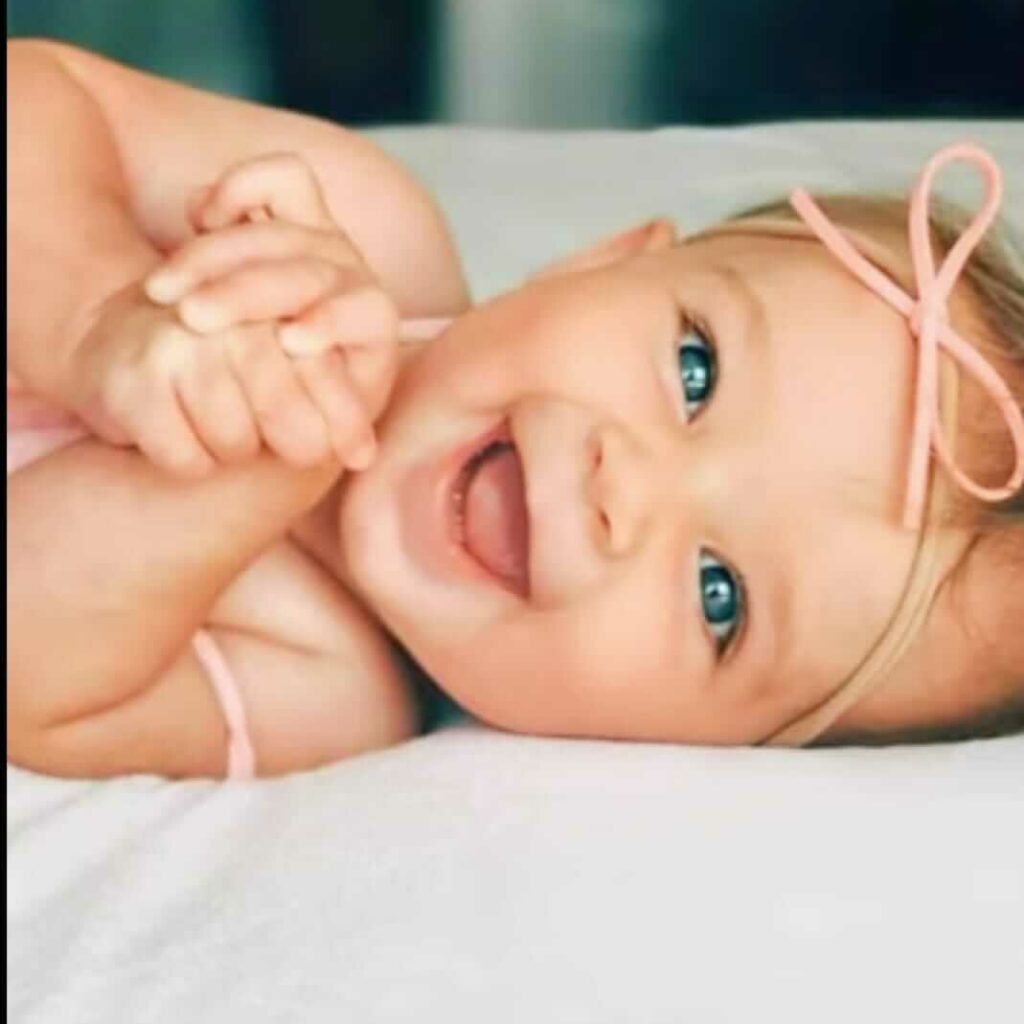 Cute smile baby girl dp
